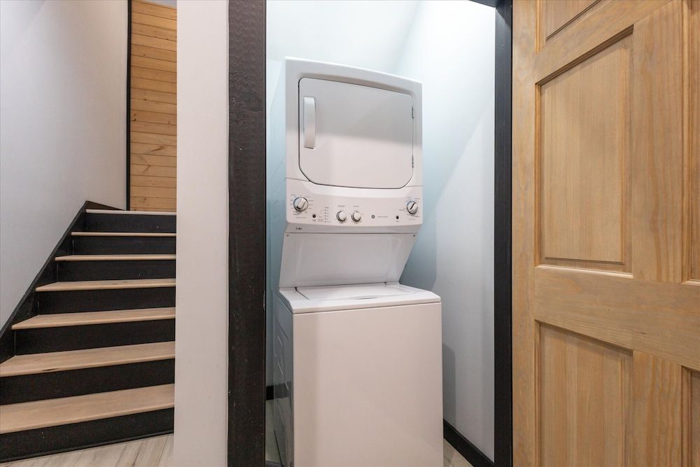 New Cabin w Indoor Swim Spa Hot Tub Gameroom Apartment 26