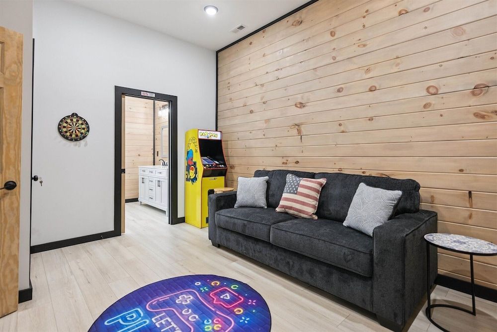 New Cabin w Indoor Swim Spa Hot Tub Gameroom Apartment 24