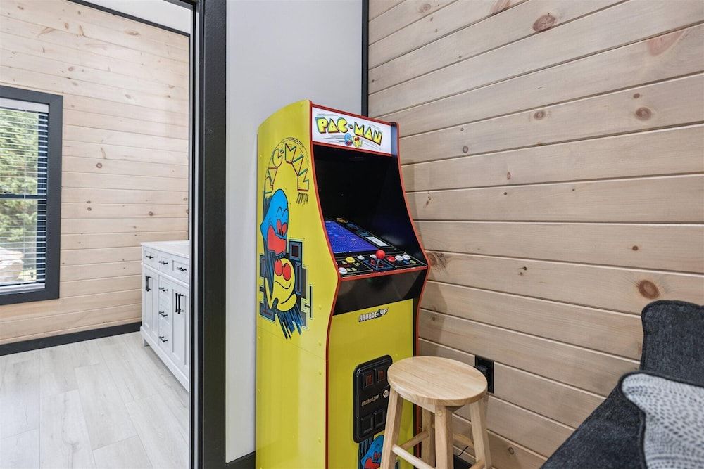 New Cabin w Indoor Swim Spa Hot Tub Gameroom Apartment 4