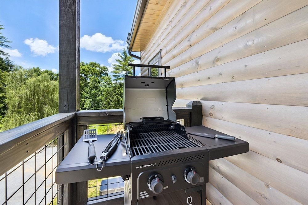 New Cabin w Indoor Swim Spa Hot Tub Gameroom Apartment 5