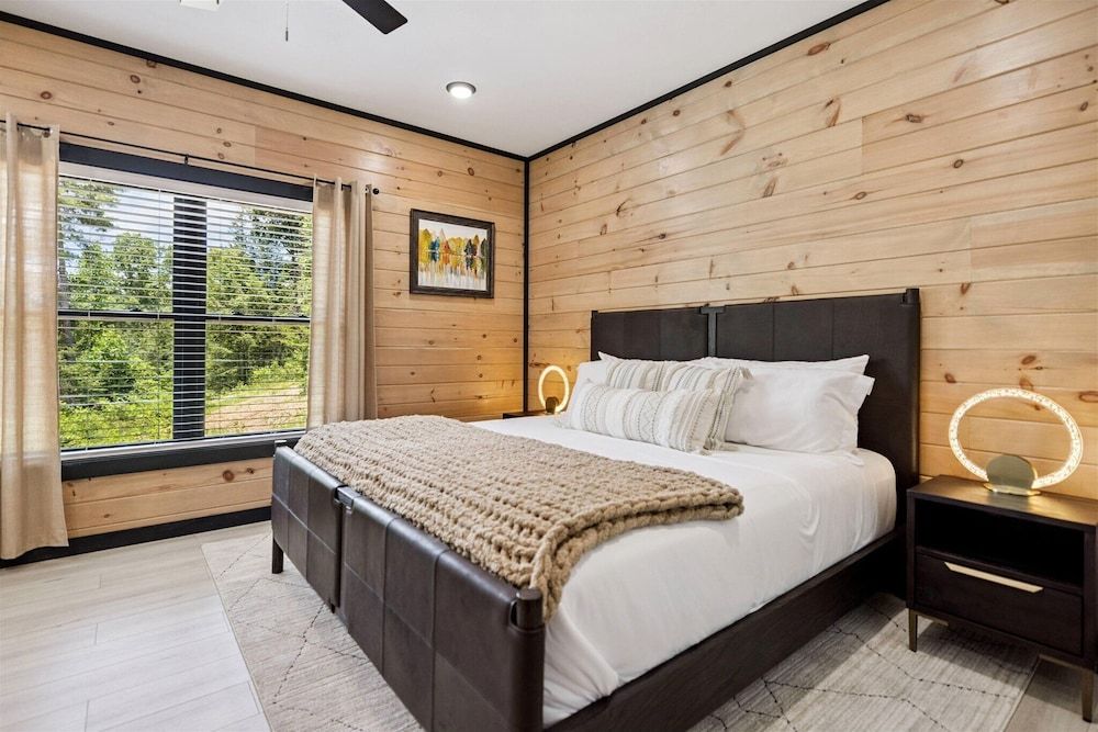 New Cabin w Indoor Swim Spa Hot Tub Gameroom Apartment 11