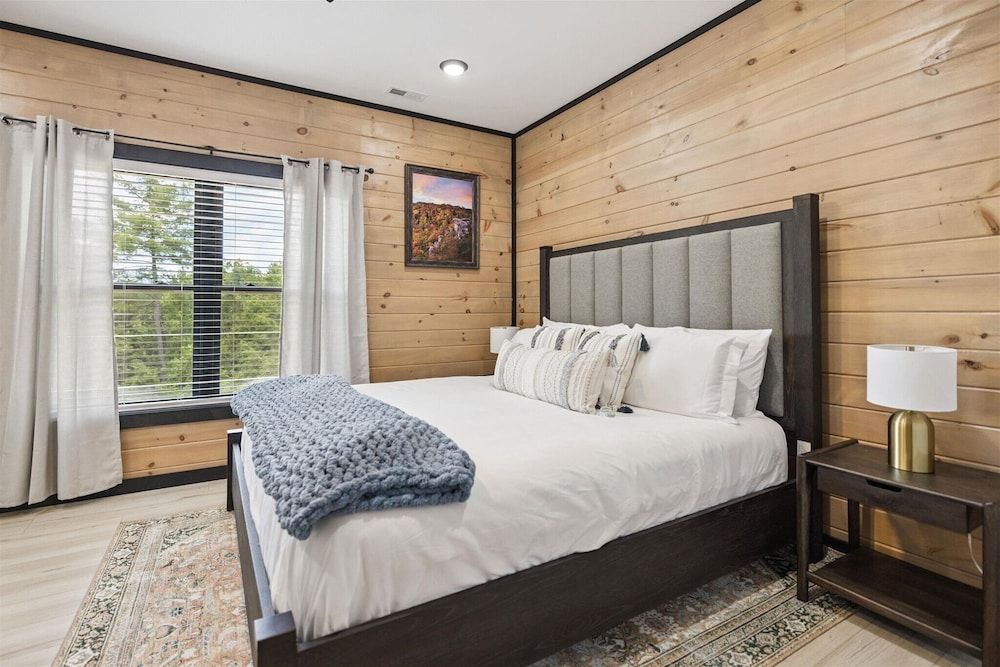 New Cabin w Indoor Swim Spa Hot Tub Gameroom Apartment 20