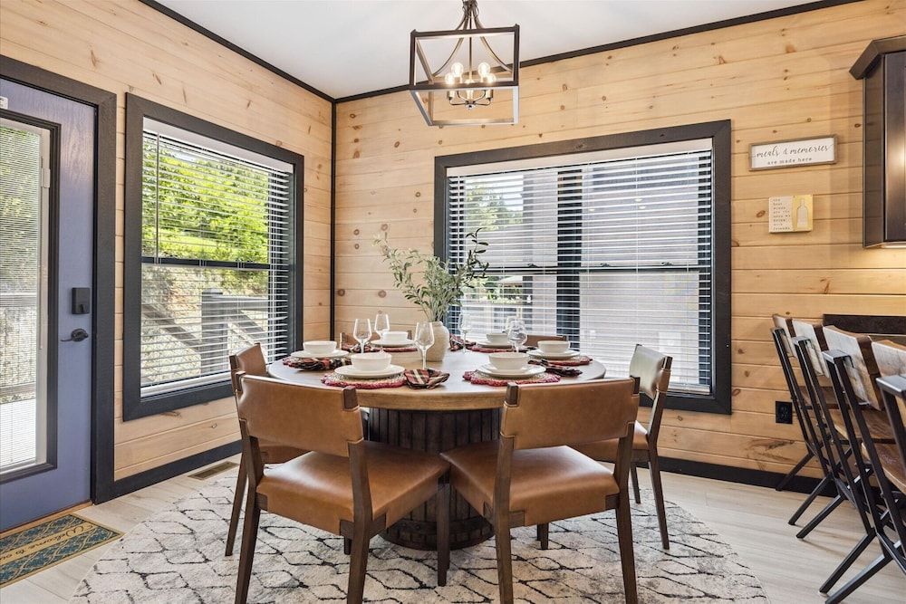 New Cabin w Indoor Swim Spa Hot Tub Gameroom Apartment 8