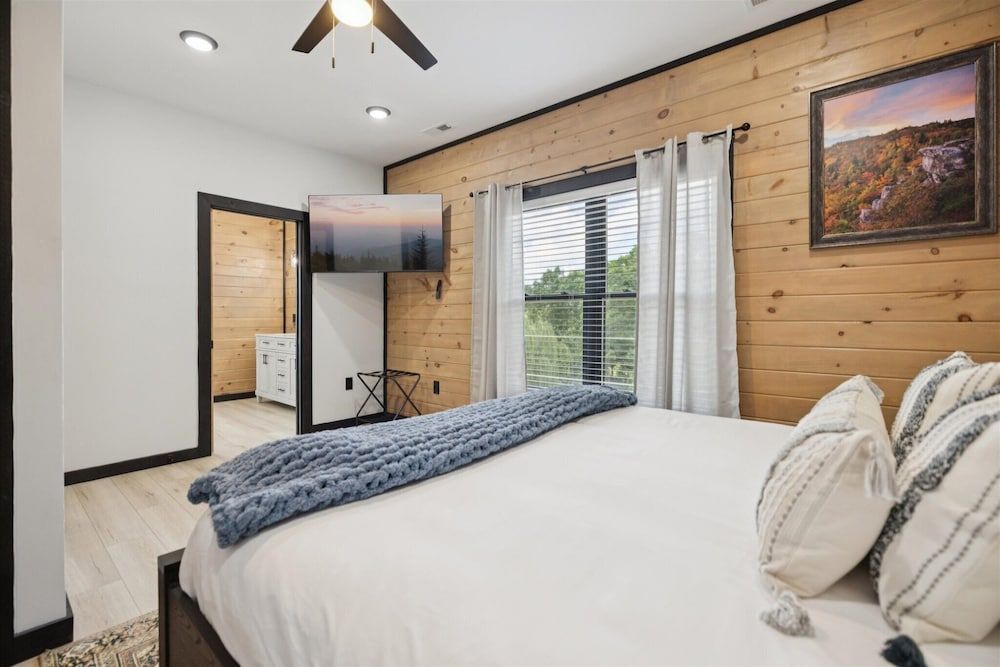 New Cabin w Indoor Swim Spa Hot Tub Gameroom Apartment 22