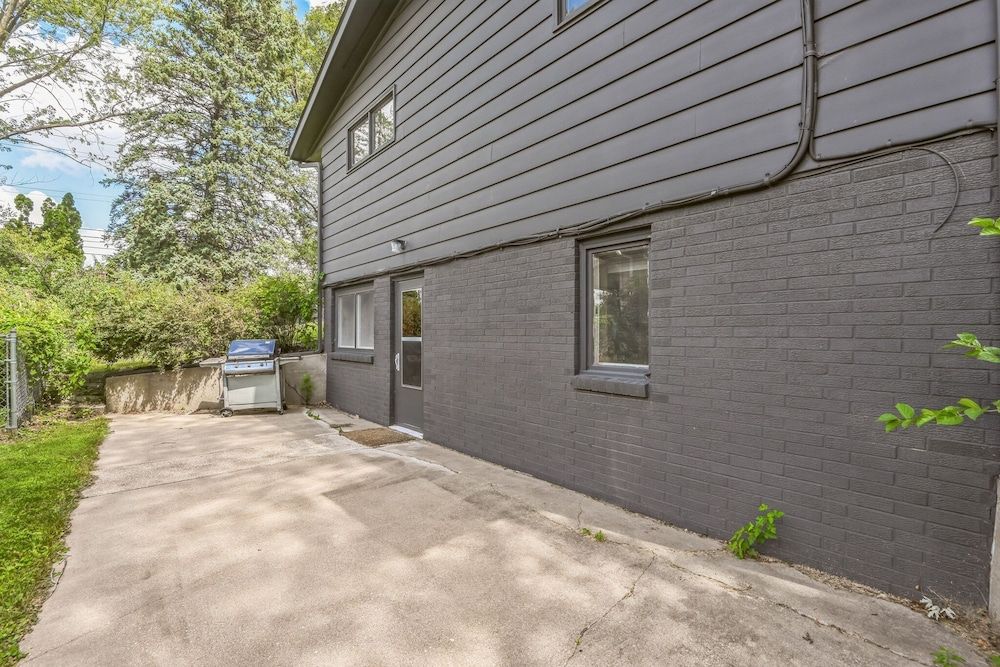 Iowa City 4br Backyard Walk To Stadium 4 Bedroom Home House, 4 Bedrooms 31