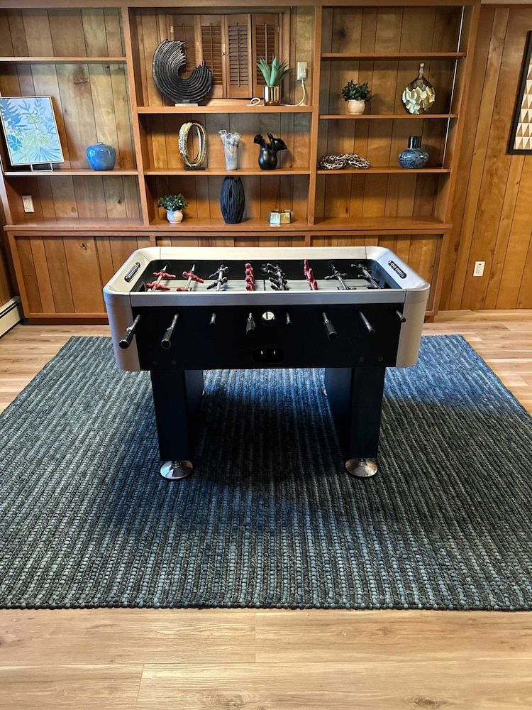 Iowa City 4br Backyard Walk To Stadium 4 Bedroom Home House, 4 Bedrooms 23