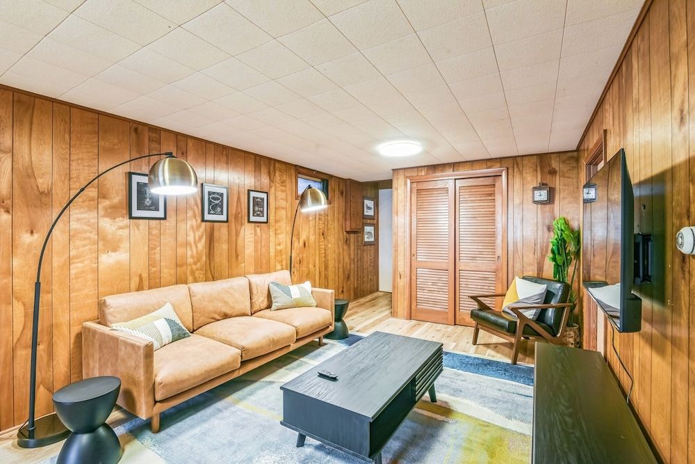 Iowa City 4br Backyard Walk To Stadium 4 Bedroom Home House, 4 Bedrooms 15