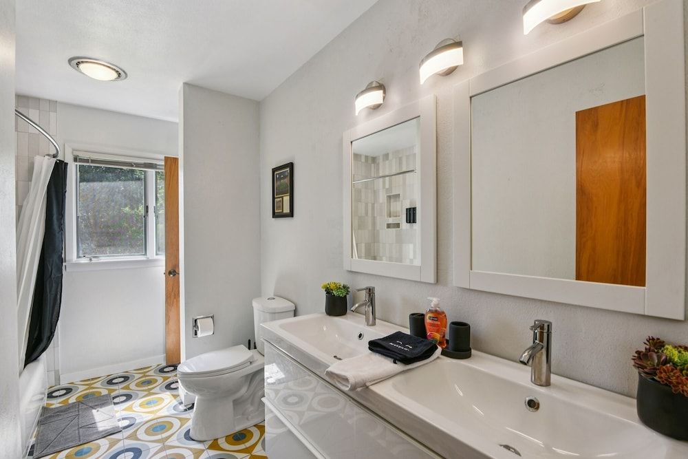 Iowa City 4br Backyard Walk To Stadium 4 Bedroom Home House, 4 Bedrooms 22