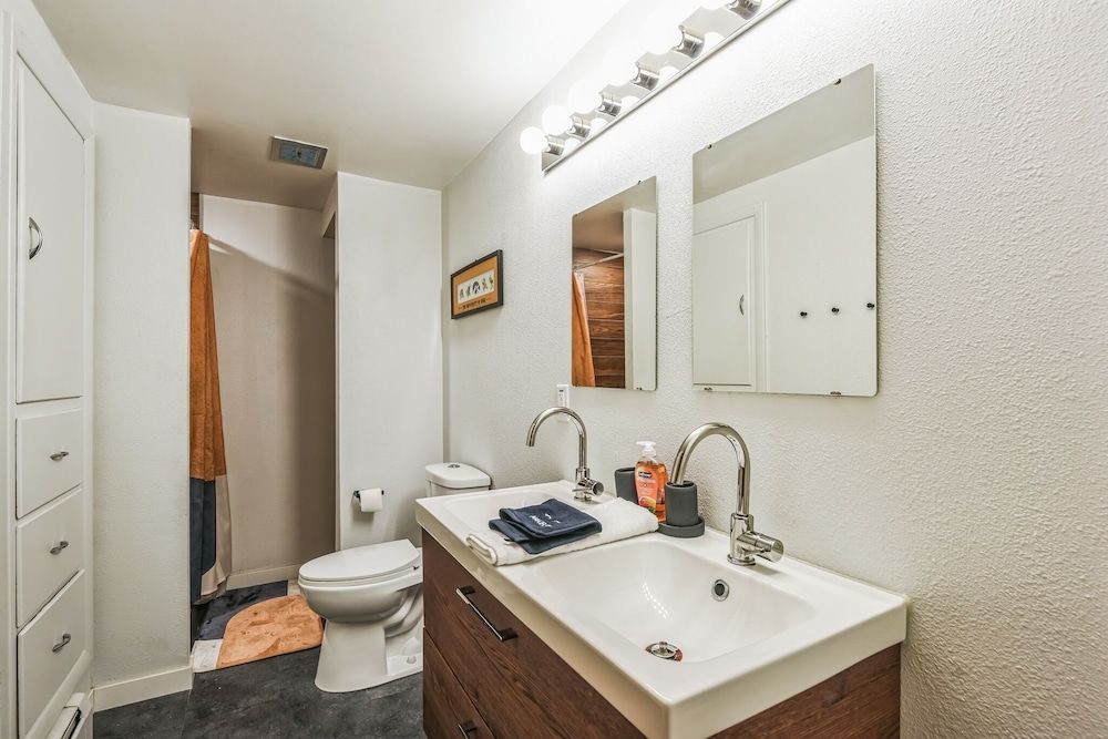 Iowa City 4br Backyard Walk To Stadium 4 Bedroom Home House, 4 Bedrooms 20