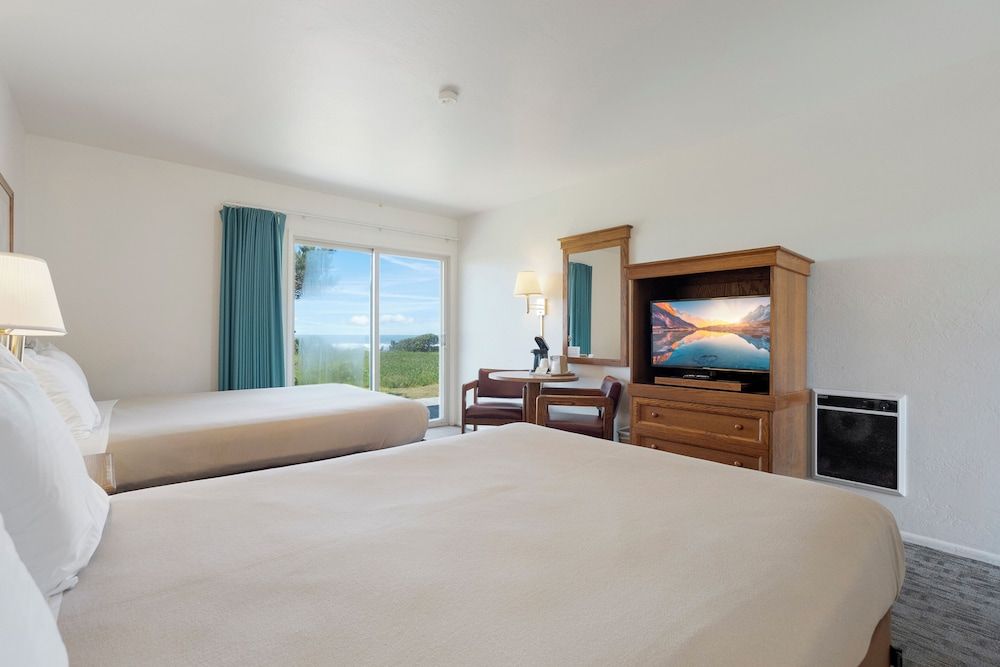 Double Room, 2 Queen Beds, Sea View