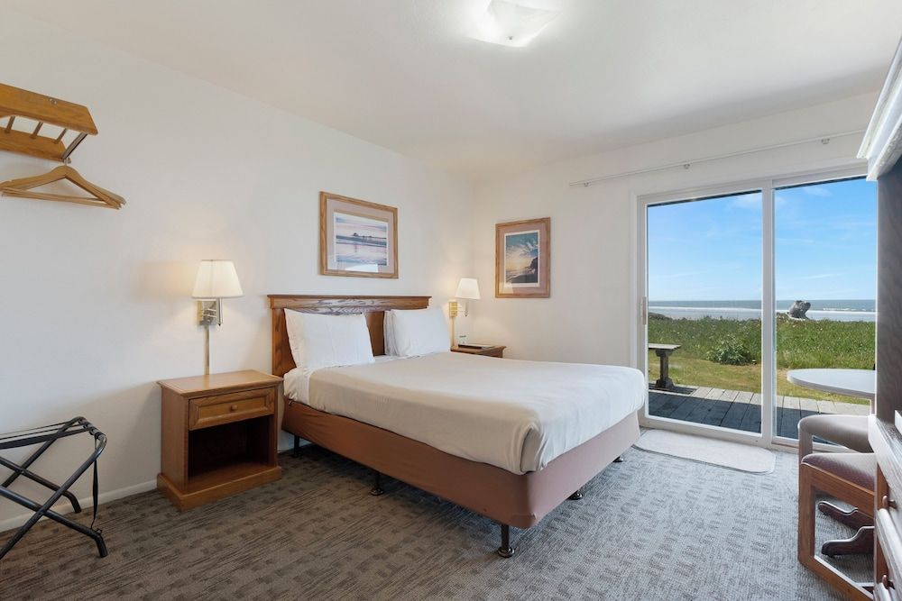 Single Room, 1 Queen Bed, Sea View