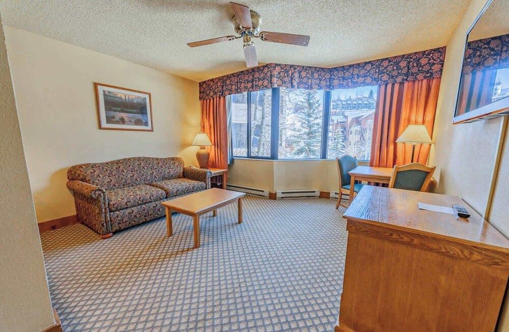 The Grand Lodge by Traverse Hospitality (No Resort Fees) Standard Suite, Pets Allowed No Resort Fee 5