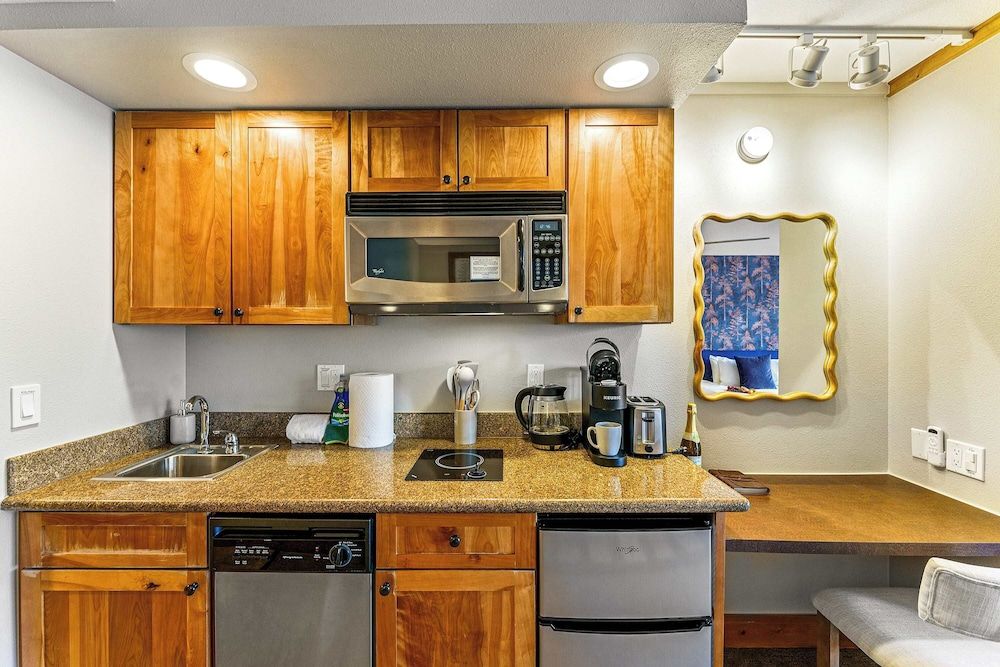 The Grand Lodge by Traverse Hospitality (No Resort Fees) Design Studio No Resort Fee 4