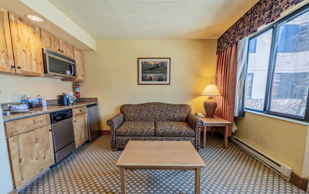 The Grand Lodge by Traverse Hospitality (No Resort Fees) Standard Suite, Pets Allowed No Resort Fee 8