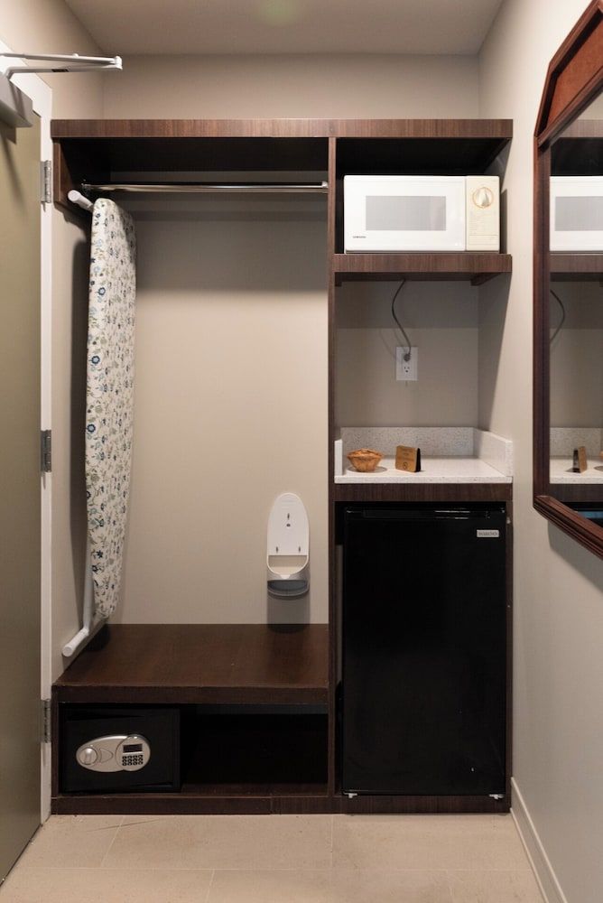 Valley Trail Inn Double Room, Courtyard View 3