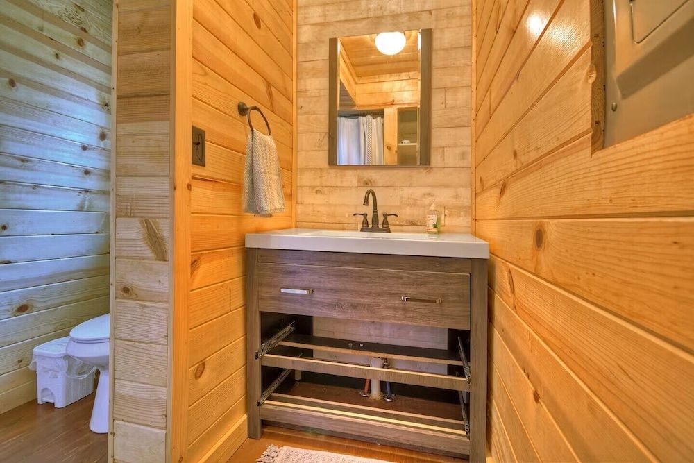 Willow Falls Cozy Cabin in the woods with Hot Tub 17