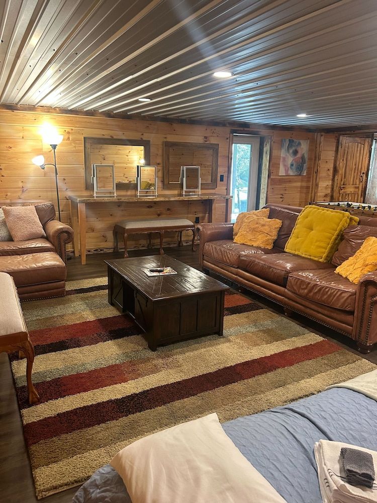 Willow Falls CREEKSIDE CABIN/Private Hot Tub/Lake 9