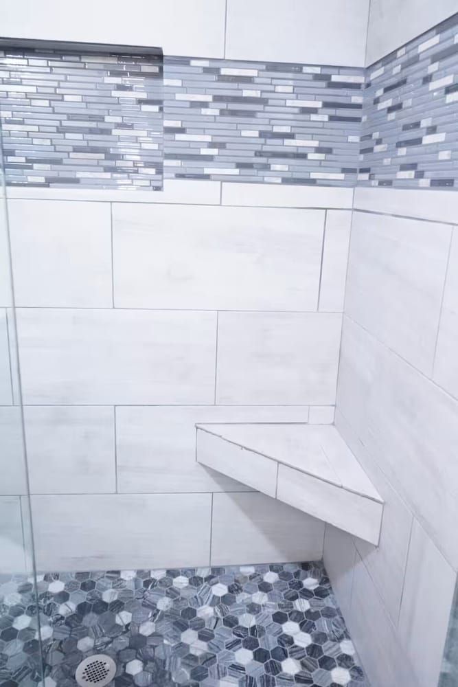 Willow Falls CREEKSIDE CABIN/Private Hot Tub/Lake 24