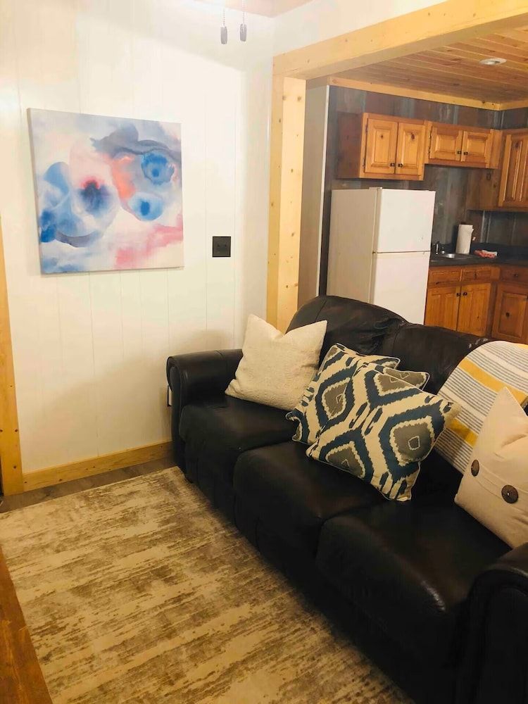 Willow Falls Cozy Cabin in the woods with Hot Tub 12