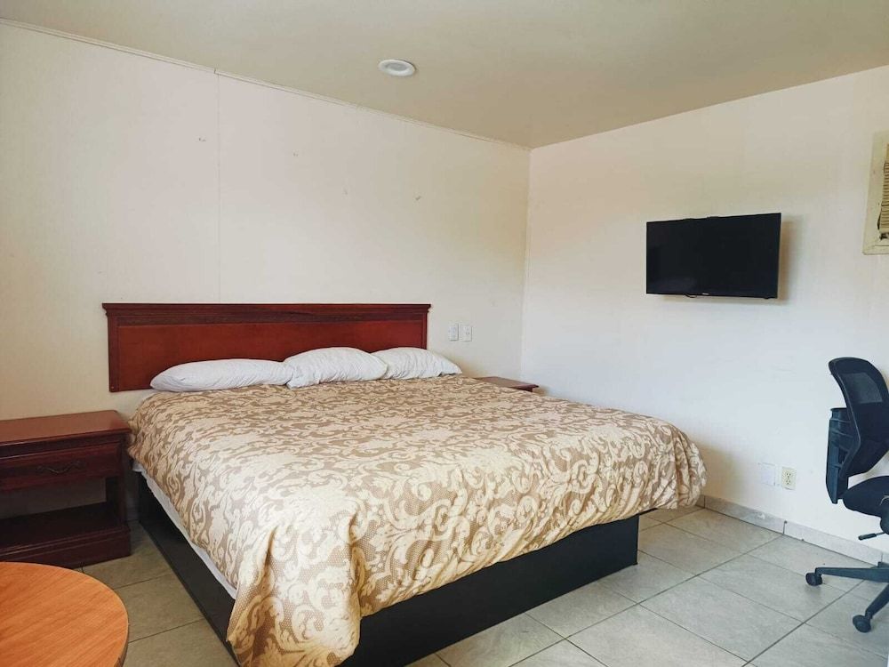 Pen Ann by Capital O Pharr/McAllen TX Room, 1 Queen Bed, Non Smoking 2