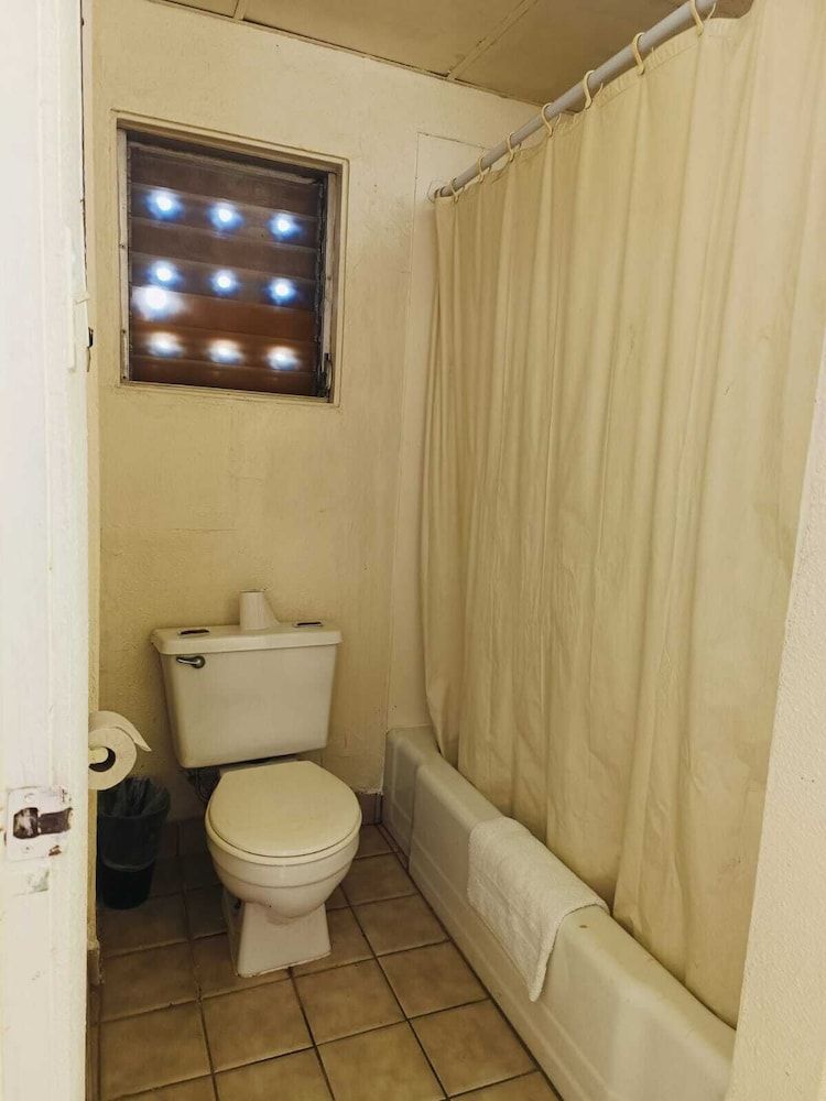 Pen Ann by Capital O Pharr/McAllen TX Room, 1 King Bed, Non Smoking 4