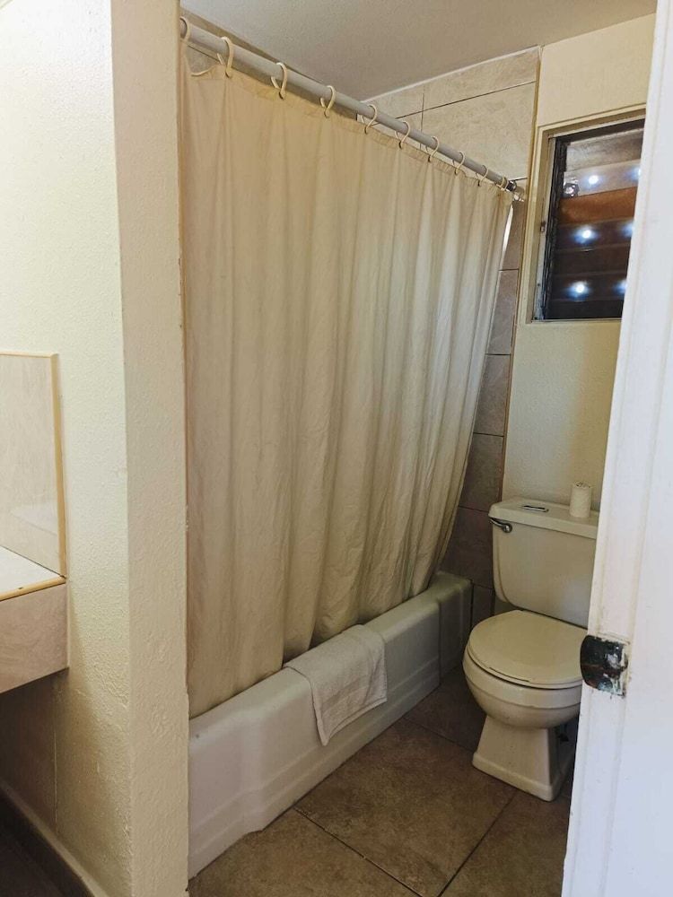 Pen Ann by Capital O Pharr/McAllen TX Room, 1 Queen Bed, Non Smoking 9