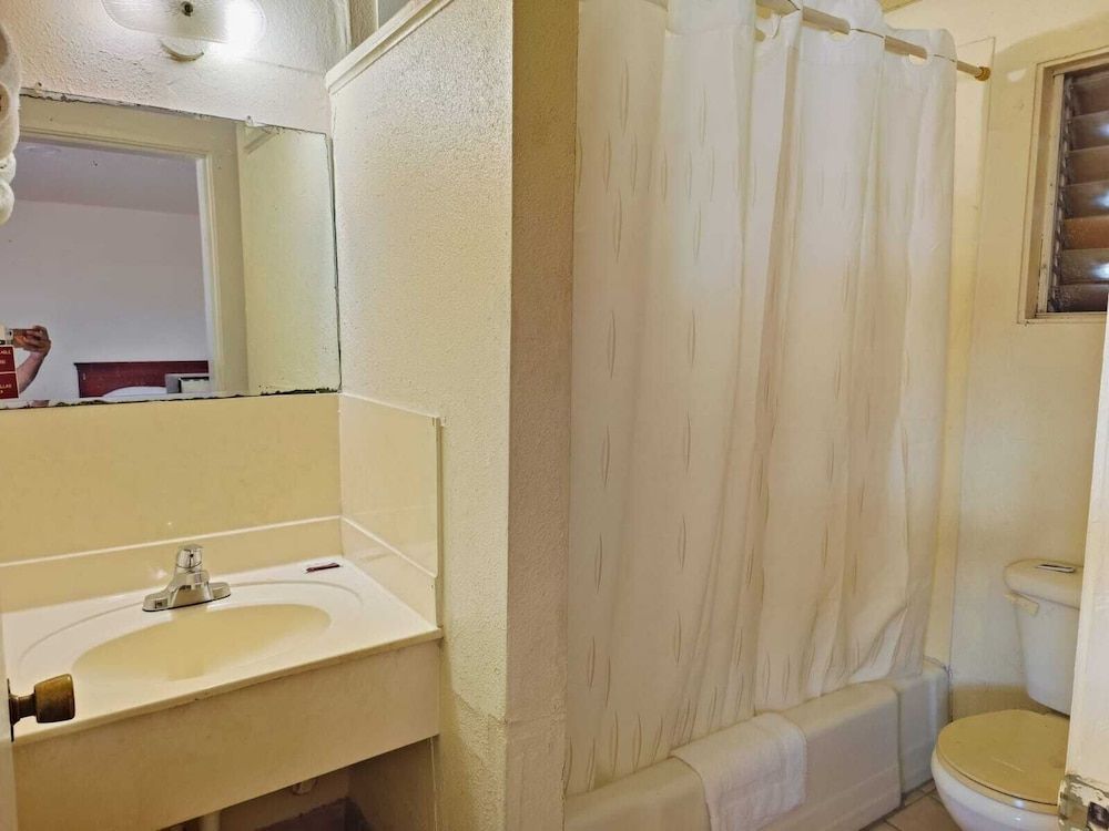 Pen Ann by Capital O Pharr/McAllen TX Room, 2 Queen Beds, Smoking 10