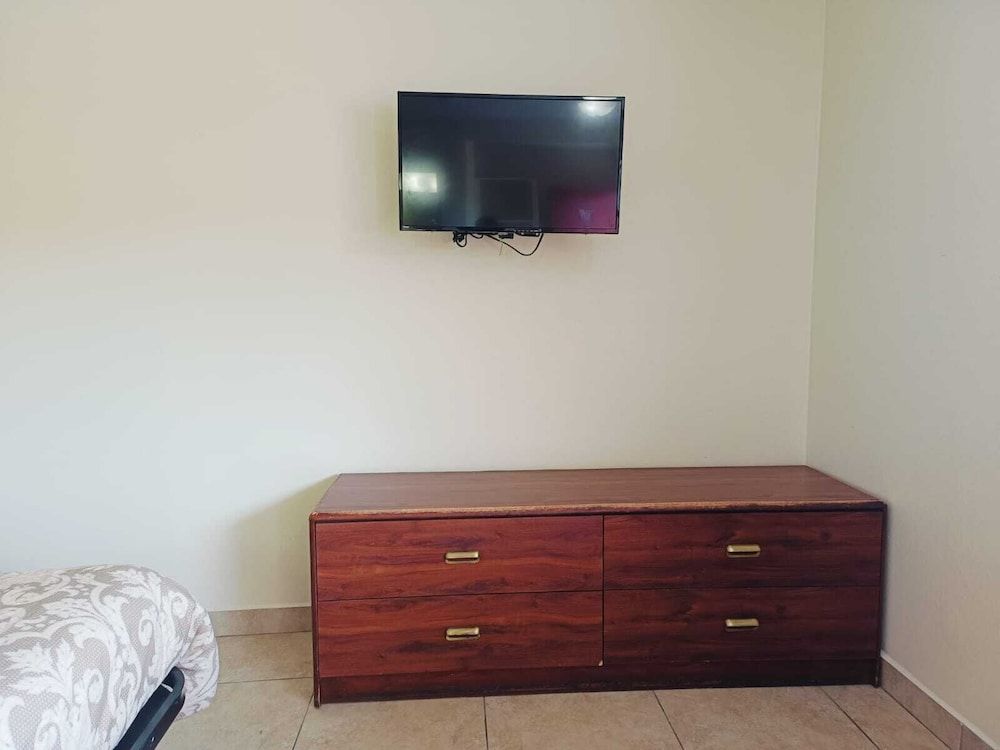 Pen Ann by Capital O Pharr/McAllen TX Room, 1 Queen Bed, Non Smoking 4