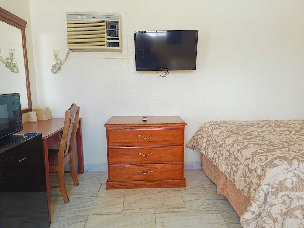 Pen Ann by Capital O Pharr/McAllen TX Room, 2 Queen Beds, Smoking 6