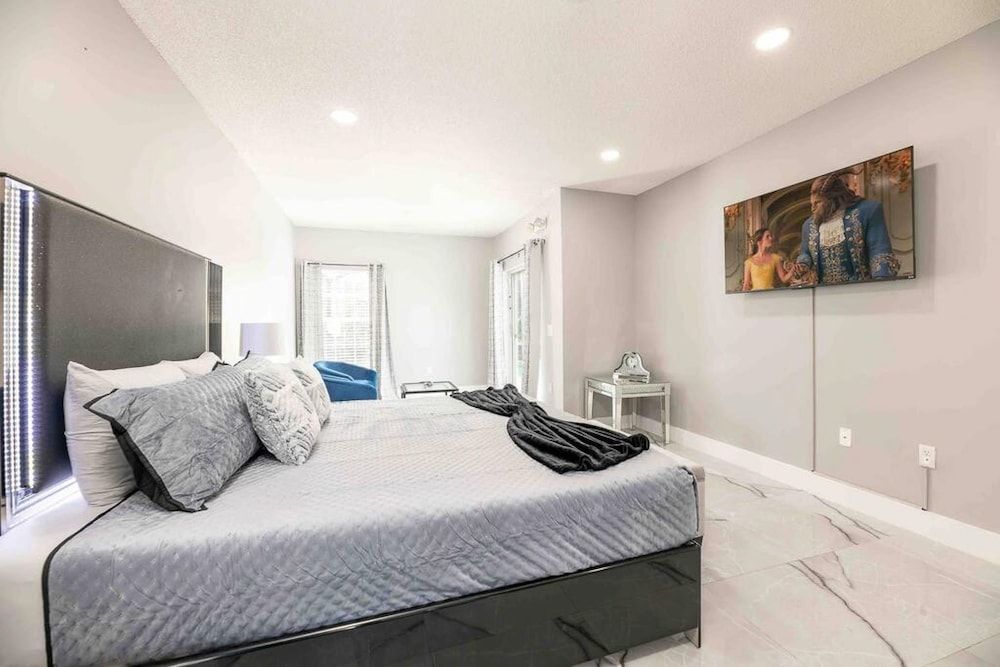 Super Glam- Designs Game Room Pool House 16