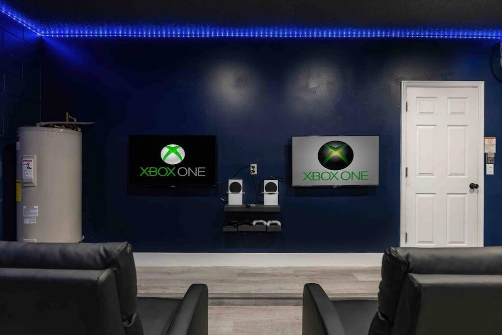 Super Glam- Designs Game Room Pool House 32