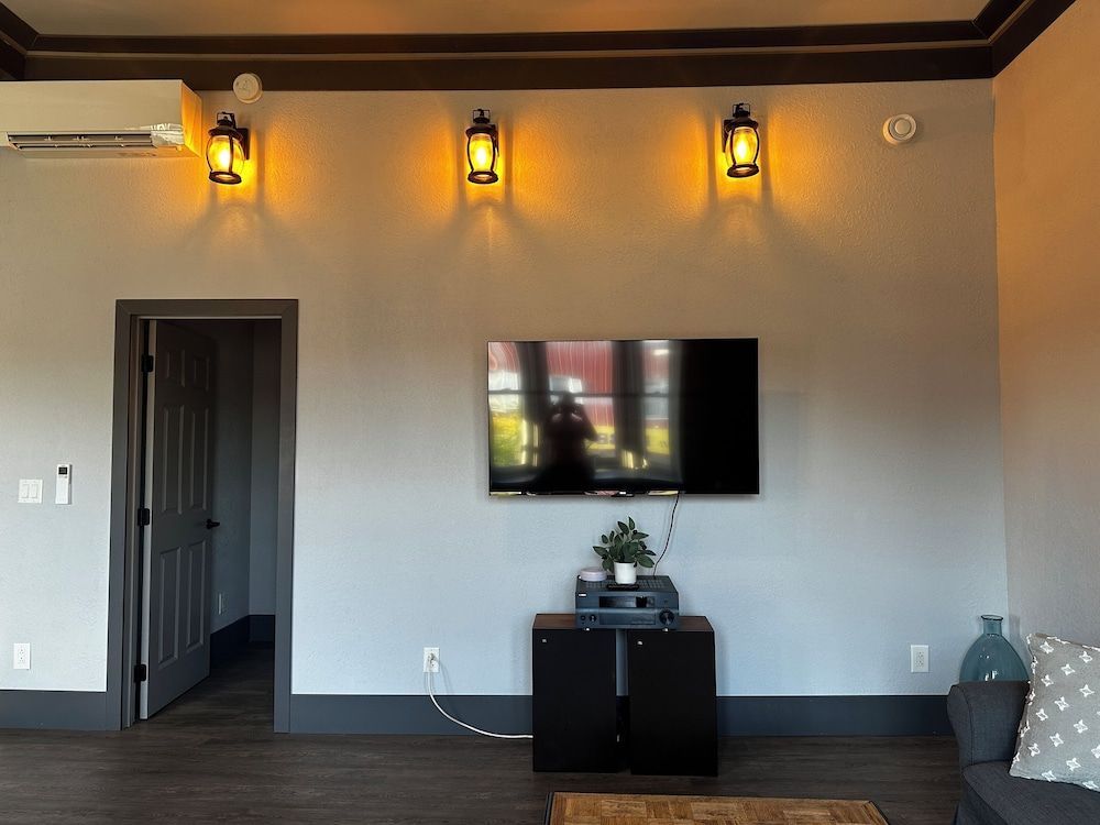 Downtown Lofts Premium Apartment, City View 6