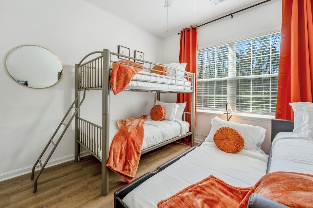 Luxurious Apartments - Pool Gym Bikes Luxury Apartment, 3 Bedrooms, Mobility Accessible, Pets Allowed 5