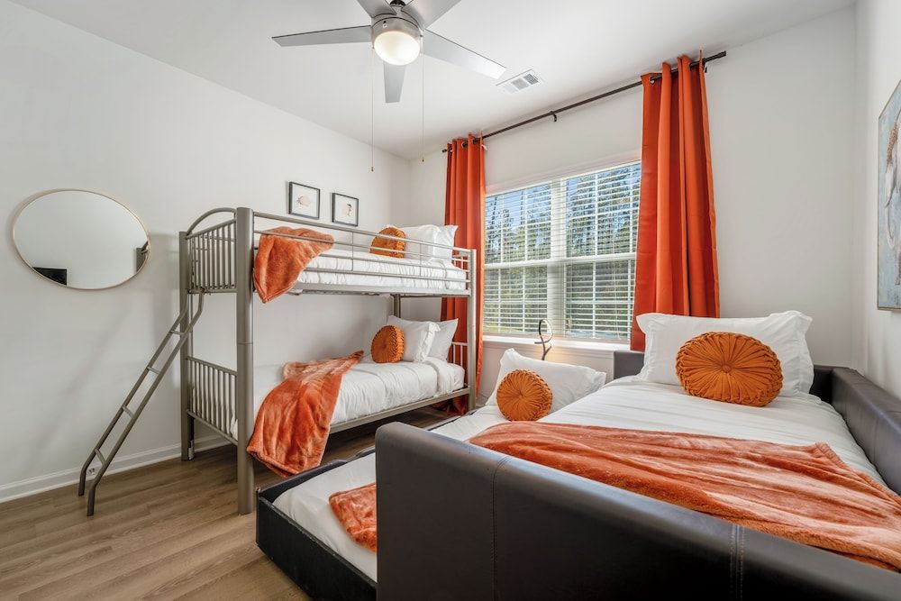 Luxurious Apartments - Pool Gym Bikes Luxury Apartment, 3 Bedrooms, Mobility Accessible, Pets Allowed 4