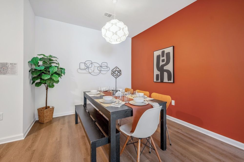 Luxurious Apartments - Pool Gym Bikes Luxury Apartment, 3 Bedrooms, Mobility Accessible, Pets Allowed 29