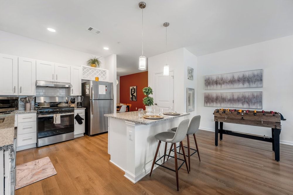 Luxurious Apartments - Pool Gym Bikes Luxury Apartment, 3 Bedrooms, Mobility Accessible, Pets Allowed 35