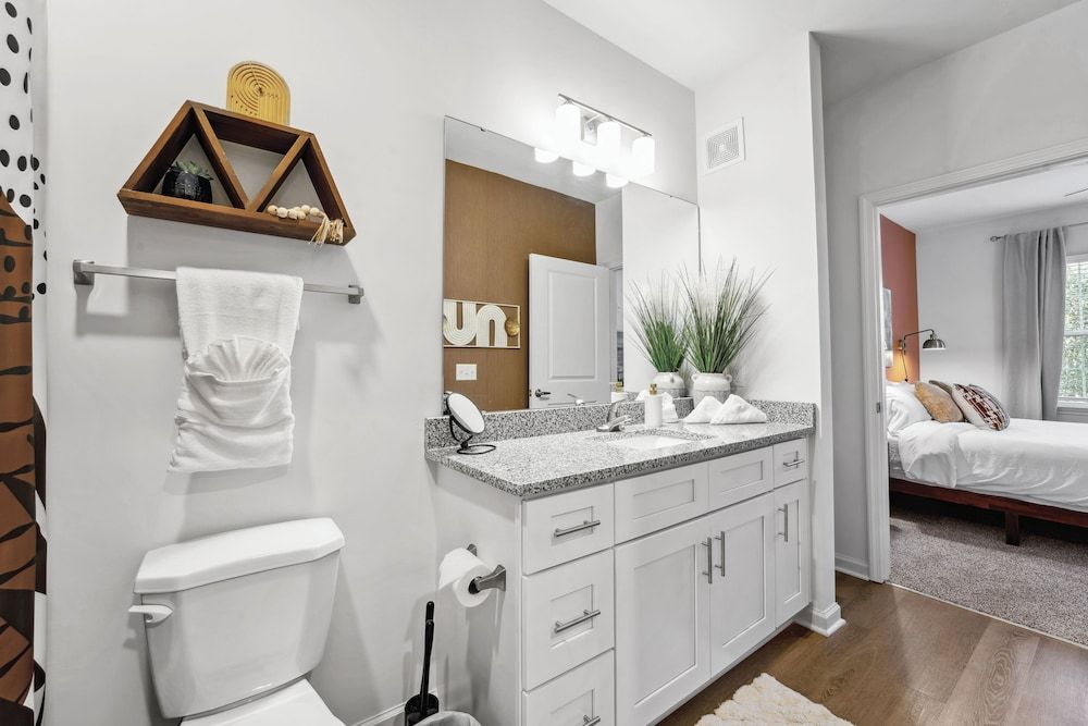 Luxurious Apartments - Pool Gym Bikes Luxury Apartment, 1 Bedroom, Pets Allowed 25