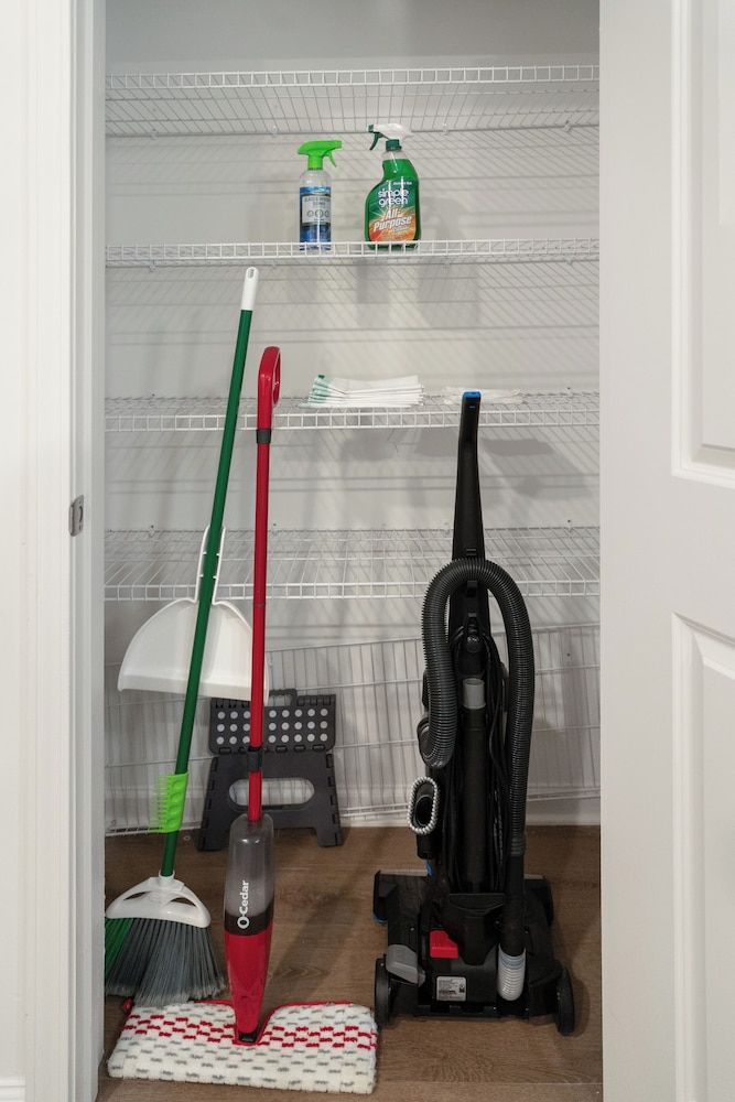 Luxurious Apartments - Pool Gym Bikes Luxury Apartment, 3 Bedrooms, Mobility Accessible, Pets Allowed 23