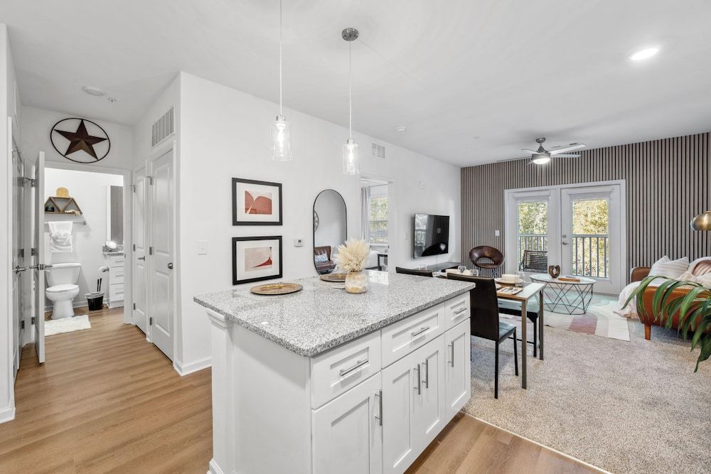 Luxurious Apartments - Pool Gym Bikes Luxury Apartment, 1 Bedroom, Pets Allowed 13