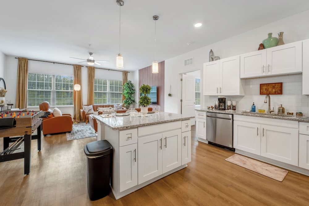 Luxurious Apartments - Pool Gym Bikes Luxury Apartment, 3 Bedrooms, Mobility Accessible, Pets Allowed 36