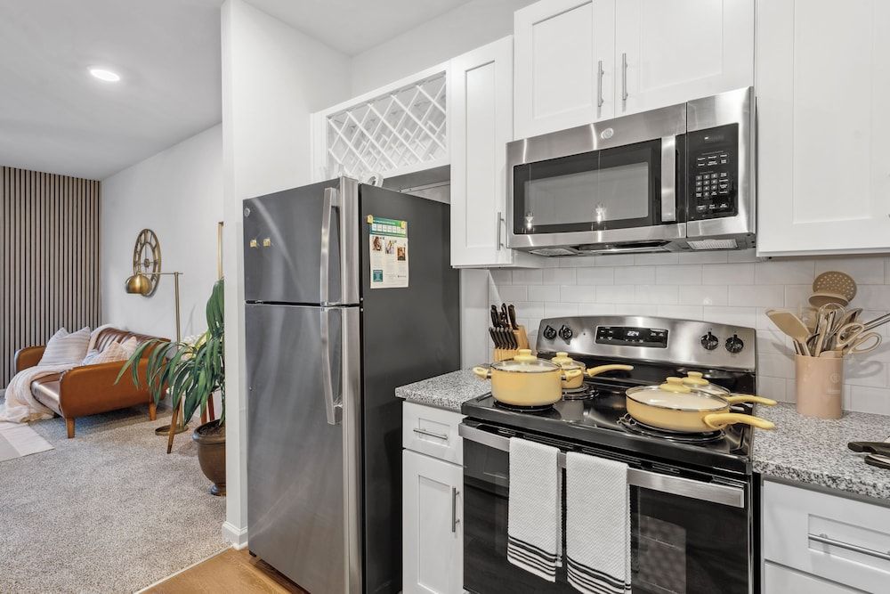 Luxurious Apartments - Pool Gym Bikes Luxury Apartment, 1 Bedroom, Pets Allowed 11