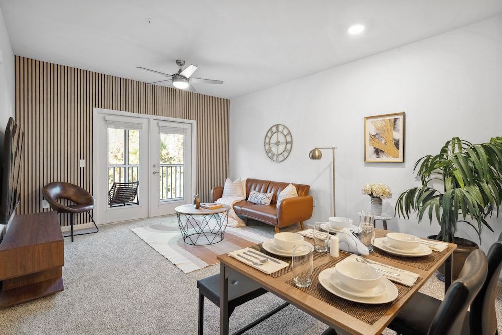 Luxurious Apartments - Pool Gym Bikes Luxury Apartment, 1 Bedroom, Pets Allowed 16