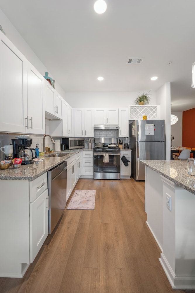 Luxurious Apartments - Pool Gym Bikes Luxury Apartment, 3 Bedrooms, Mobility Accessible, Pets Allowed 41