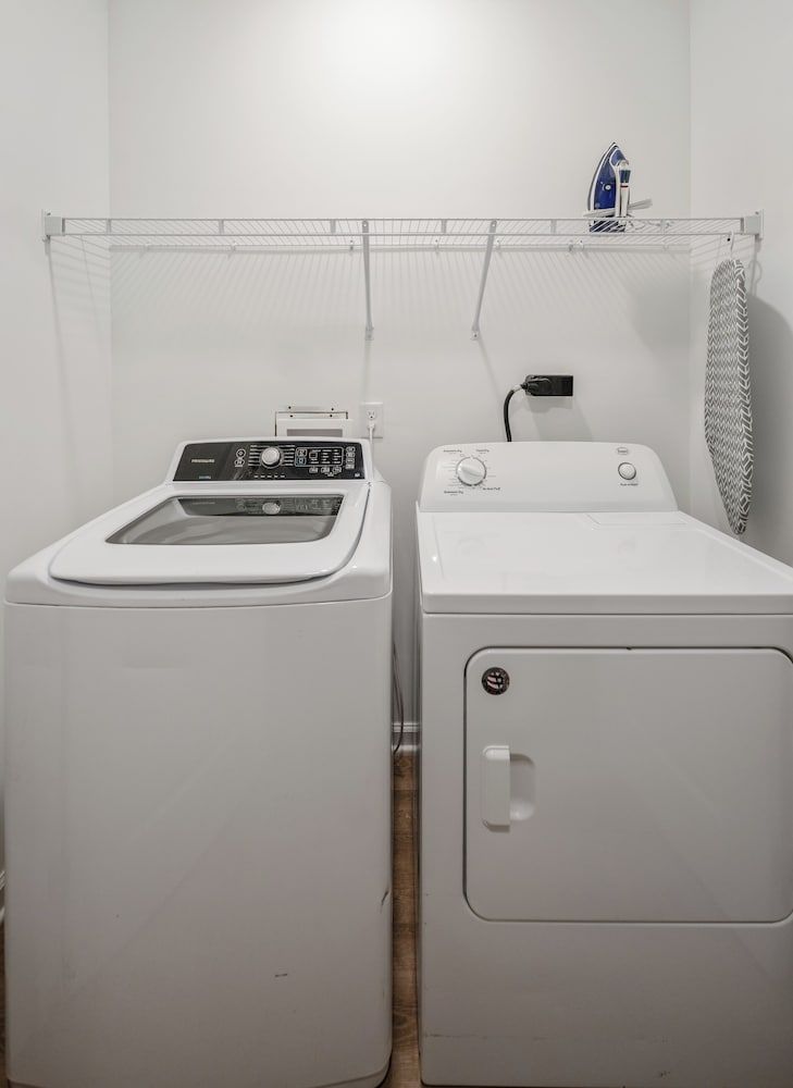 Luxurious Apartments - Pool Gym Bikes Luxury Apartment, 3 Bedrooms, Mobility Accessible, Pets Allowed 22