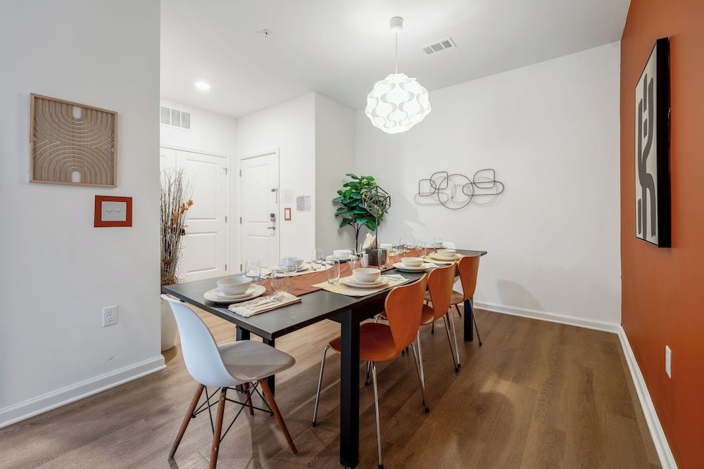 Luxurious Apartments - Pool Gym Bikes Luxury Apartment, 3 Bedrooms, Mobility Accessible, Pets Allowed 32