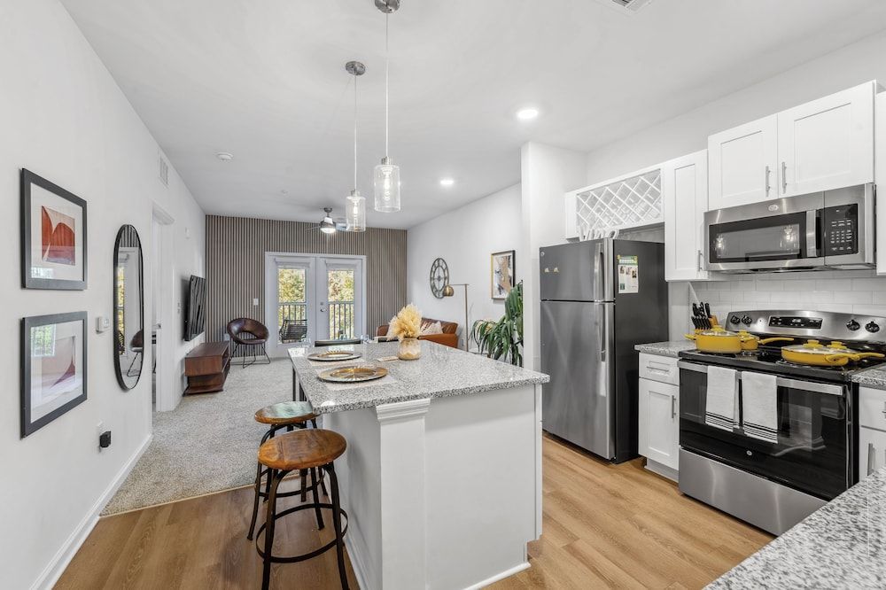 Luxurious Apartments - Pool Gym Bikes Luxury Apartment, 1 Bedroom, Pets Allowed 8