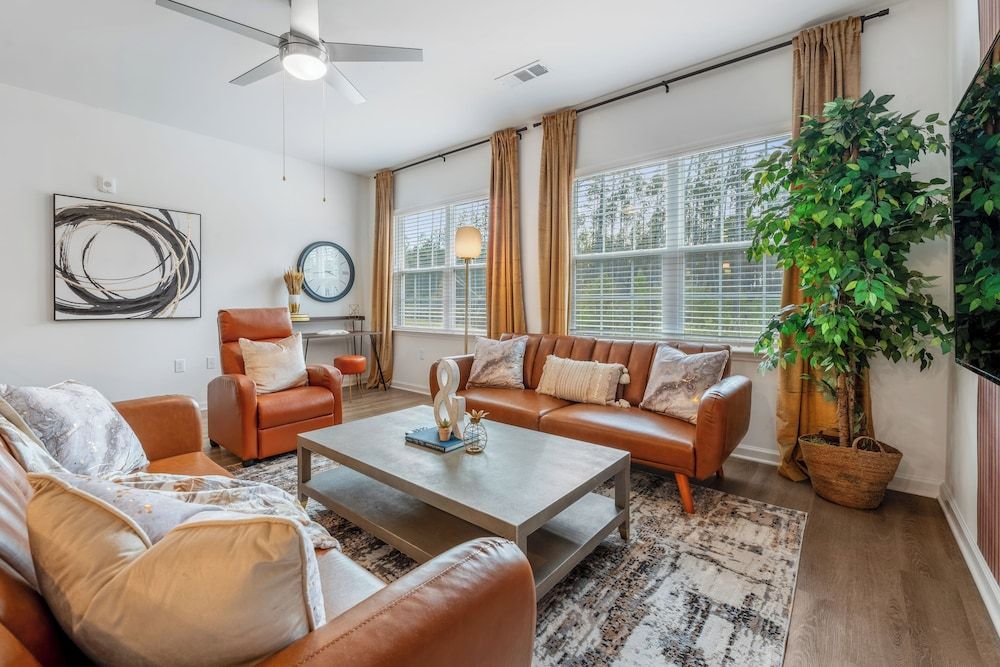 Luxurious Apartments - Pool Gym Bikes Luxury Apartment, 3 Bedrooms, Mobility Accessible, Pets Allowed 47