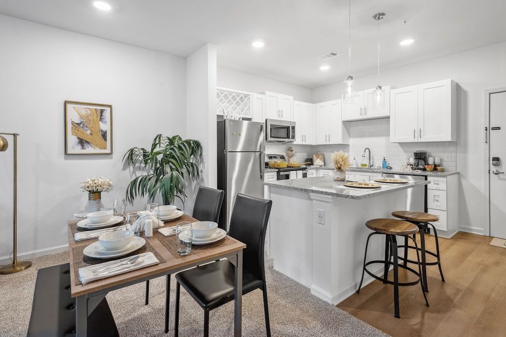 Luxurious Apartments - Pool Gym Bikes Luxury Apartment, 1 Bedroom, Pets Allowed 21