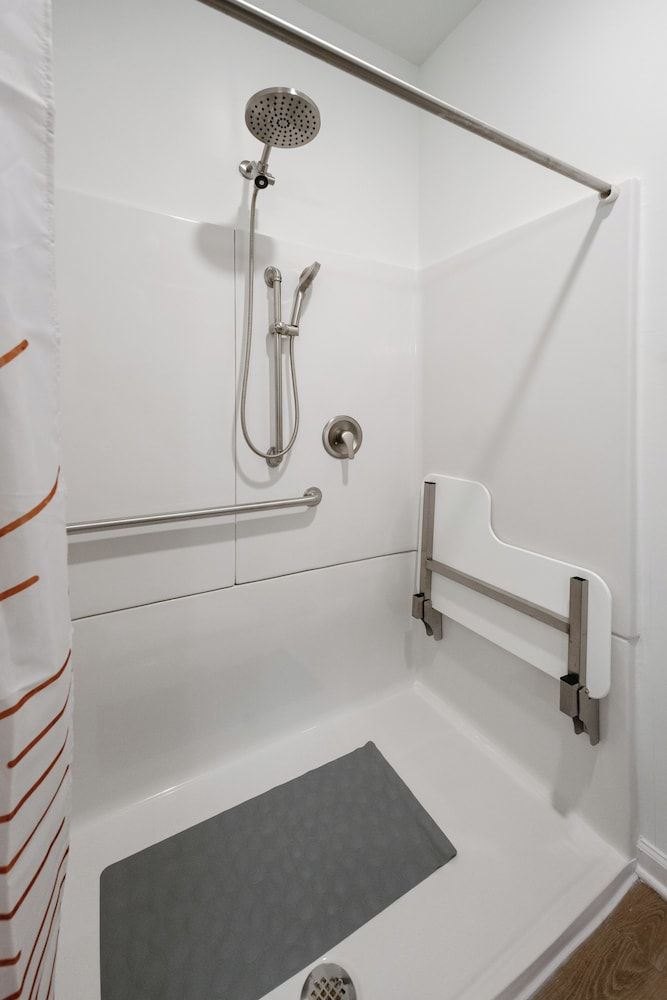 Luxurious Apartments - Pool Gym Bikes Luxury Apartment, 3 Bedrooms, Mobility Accessible, Pets Allowed 16