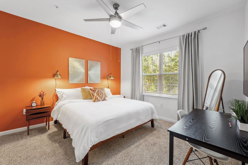 Luxurious Apartments - Pool Gym Bikes Luxury Apartment, 1 Bedroom, Pets Allowed 6